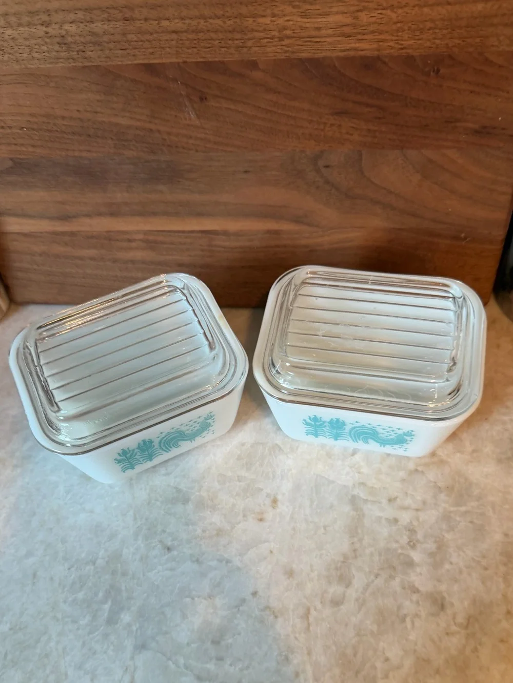 Two vintage 50’s Pyrex Amish Butterprint turquoise refrigerator dishes 501